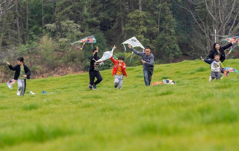  春季学期新变化，各地中小学春假时间揭晓；专家解读成长益处。 教育招生