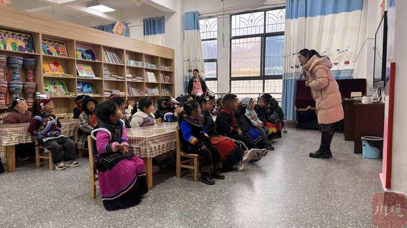  大凉山孩子自信歌唱；普通话打开广阔天地；法律草案写入国家推动。 教育招生