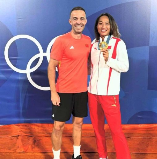  郑钦文教练团队风波落幕：里巴休整未离队，巴格达蒂斯强势加盟助力复苏 体育新闻