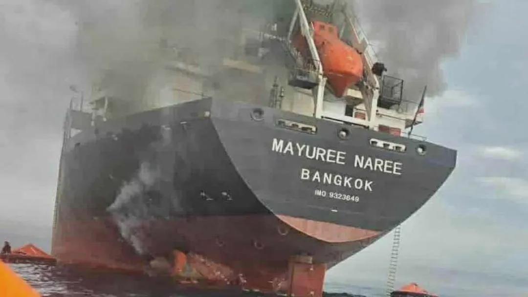  霍尔木兹海峡局势升级；泰国货船遭不明袭击，伊朗发出强硬警告。 新闻 霍尔木兹海峡局势升级；泰国货船遭不明袭击，伊朗发出强硬警告。 新闻 霍尔木兹海峡局势升级；泰国货船遭不明袭击，伊朗发出强硬警告。 新闻 霍尔木兹海峡局势升级；泰国货船遭不明袭击，伊朗发出强硬警告。 新闻