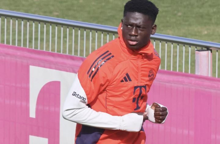 拜仁青训新星遭遇挫折,训练意外导致关节囊受损。 体育新闻 拜仁青训新星遭遇挫折,训练意外导致关节囊受损。 体育新闻