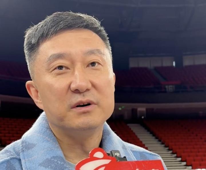 杜锋直言球队起伏常态;广东备战上海挑战;关注度高带来更多话题。 体育新闻 杜锋直言球队起伏常态;广东备战上海挑战;关注度高带来更多话题。 体育新闻