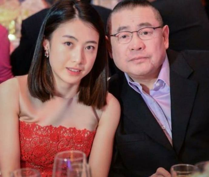 父亲身家超过李嘉诚,他不爱美女爱丑女,继承60亿家产坐地铁上班 新闻