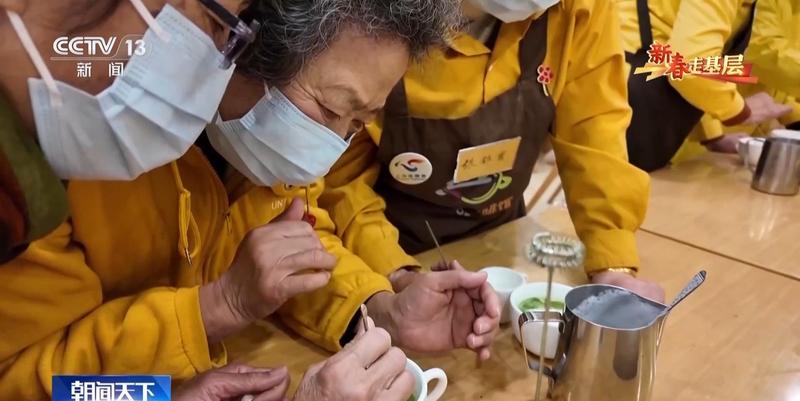 新春走基层丨“如果点了美式却来了拿铁,请多包涵” 新闻