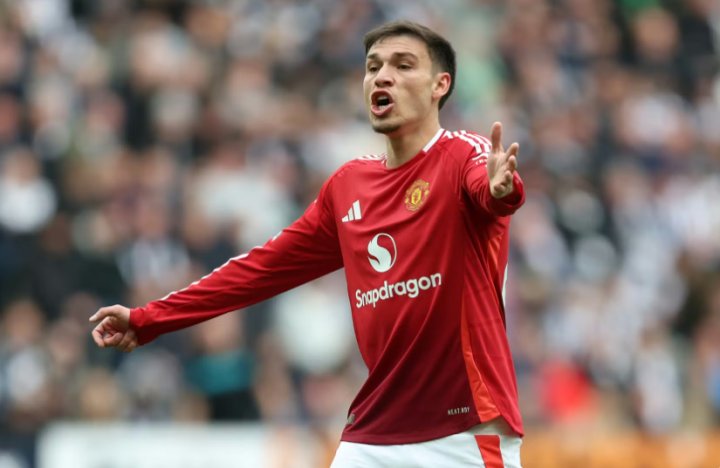 乌加特留队转机:从离队热门到曼联轮换关键? 新闻