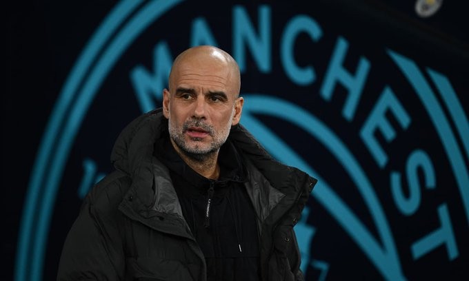  曼城上半场强势领跑，下半场表现急剧下滑；前后差距显著，联赛罕见现象。 体育新闻