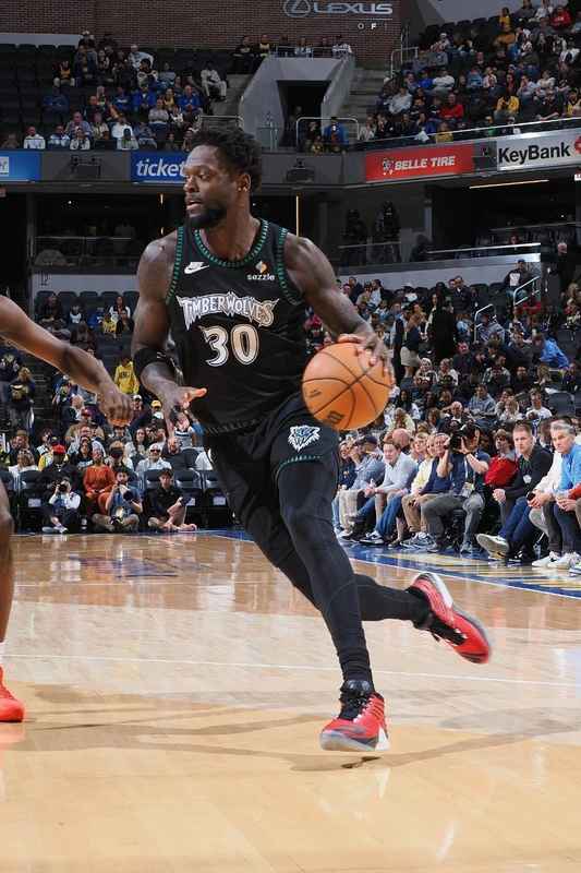  数据拆解下的统治力：森林狼横扫步行者背后的战术逻辑 体育新闻 数据拆解下的统治力：森林狼横扫步行者背后的战术逻辑 体育新闻