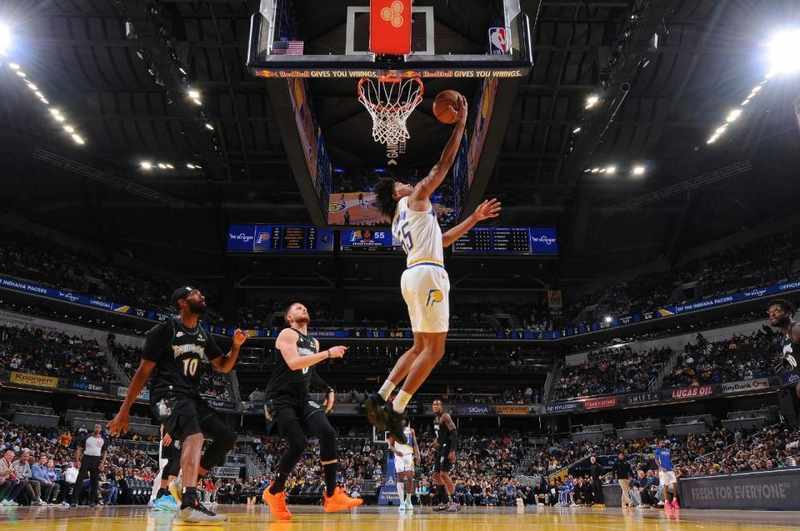  数据拆解下的统治力：森林狼横扫步行者背后的战术逻辑 体育新闻 数据拆解下的统治力：森林狼横扫步行者背后的战术逻辑 体育新闻