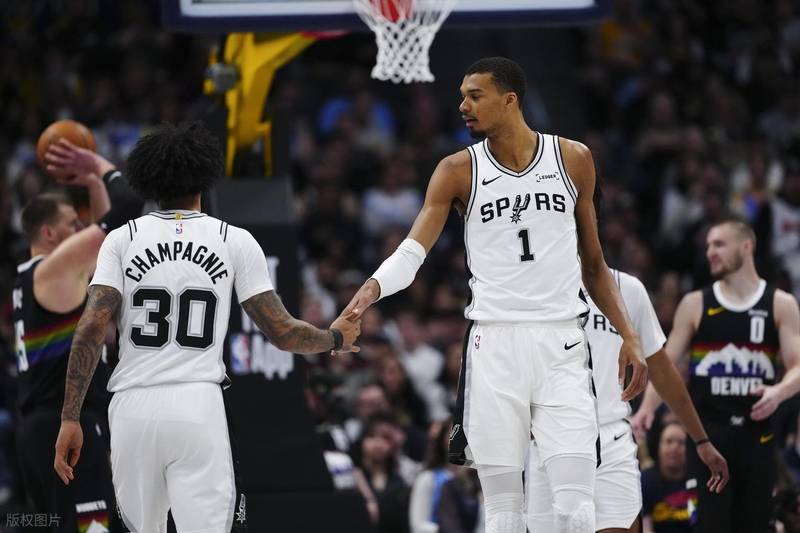  勇士"战略性放弃"背后的博弈逻辑：深度解析西部格局的蝴蝶效应 体育新闻 勇士"战略性放弃"背后的博弈逻辑：深度解析西部格局的蝴蝶效应 体育新闻