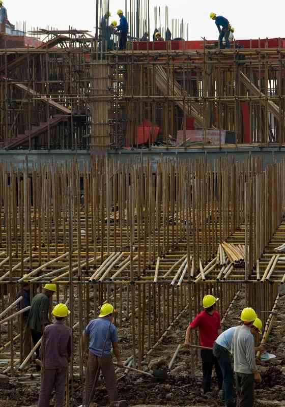  小县城的秘密：那些在外漂泊的人，究竟在养活着谁的故乡？ 情感心理